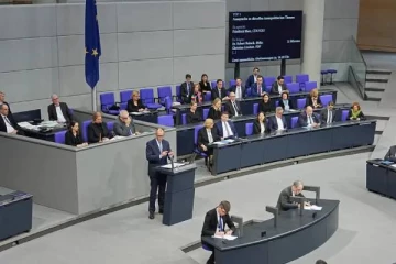 ஜேர்மன் நாடாளுமன்றத்தில் மீண்டும் பரபரப்பு: குவிந்த பொதுமக்கள்