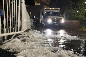 இசைக் கச்சேரியில் திடீரென பெய்த ஆலங்கட்டி மழை; சிதறியோடிய மக்கள்