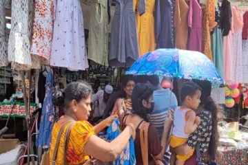 தமிழர் பகுதியொன்றில் களைகட்டும் நத்தார் பண்டிகை வியாபாரம்! குவியும் மக்கள்