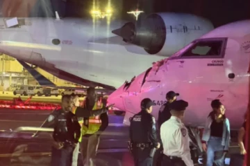 அமெரிக்காவில் ஒன்றுடன் ஒன்று மோதிக்கொண்ட விமானங்கள்: இணையத்தில் பரவும் வைரல் வீடியோ