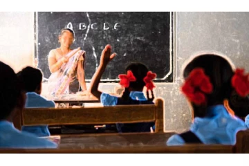 காதலை ஏற்க மறுத்த பள்ளி ஆசிரியை.. காரில் நடந்த கொடூர சம்பவம் - இளைஞர் வெறிச்செயல்!