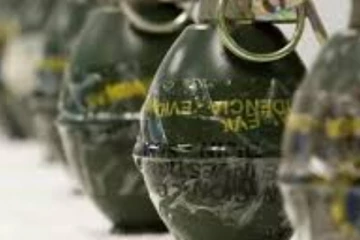 ඉඩමකින් හමු වූ පුපුරන ද්‍රව්‍ය තොගය..