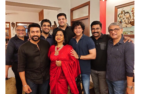 முக்கிய நடிகை வைத்த பார்ட்டியில் கலந்து கொண்ட சூர்யா மற்றும் ஜோதிகா ! | Surya Atended Actress Bday Party