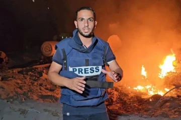 இஸ்ரேலிய விமான தாக்குதலில் ஊடகவியலாளரின் தந்தை படுகொலை (காணொளி)