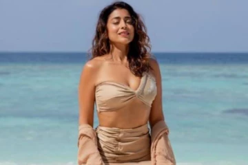 மாலத்தீவில் நீச்சல் உடையில் நடிகை ஸ்ரேயா சரண் வெளியிட்ட போட்டோஸ்