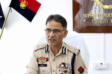 அலுவலகத்திலே உயிரை மாய்த்த திரிபுரா டிஜிபி - யார் இந்த அனுராக் தன்கர்?
