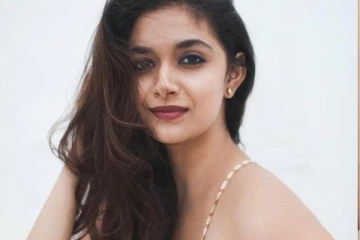 விஜய் படம் தான் கிடைக்கல.. சின்ன நடிகரை ஓகே பண்ண கீர்த்தி சுரேஷ்