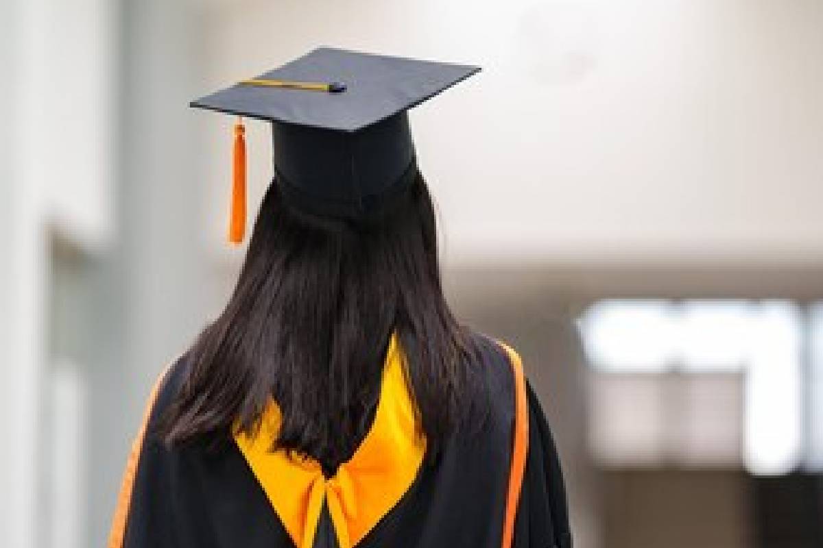 பிரித்தானியாவில் இலங்கை மாணவியின் பட்டம் பெறும் கனவு சிதைந்தது ; மாணவியின் வேதனை குரல் | Sri Lankan Student Dream Graduating Britain Shatte