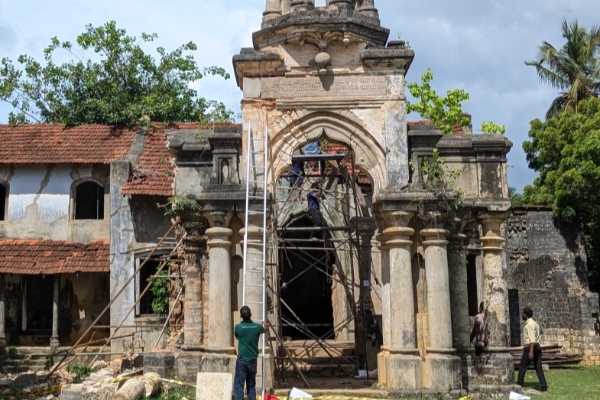 மீண்டும் விழாதிருக்க யாழ் நல்லூர் மத்திரிமனைக்கு பாதுகாப்பு வேலைகள்! | Jaffna Mantri Manai Work To Prevent Damage