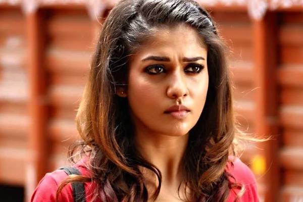 ரக்ஷா பந்தனில் ஸ்பெஷல், நடிகை நயன்தாரா யாருக்கு கயிறு கட்டியுள்ளார் தெரியுமா?- வைரலாகும் வீடியோ | Nayanthara Rakshabandhan Celebration