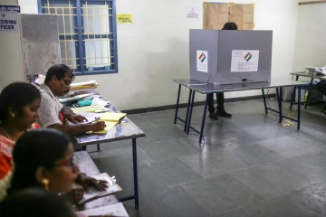 தேர்தல் அன்று ஊழியர்களுக்கு ஊதியத்துடன் விடுமுறை- தேர்தல் ஆணையம் அறிவிப்பு