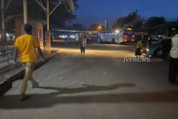 ஊரடங்கு சட்டத்தால் கொழும்பில் தவிக்கும் மக்கள் (Photos) | People Suffering Colombo Due To Curfew Transport