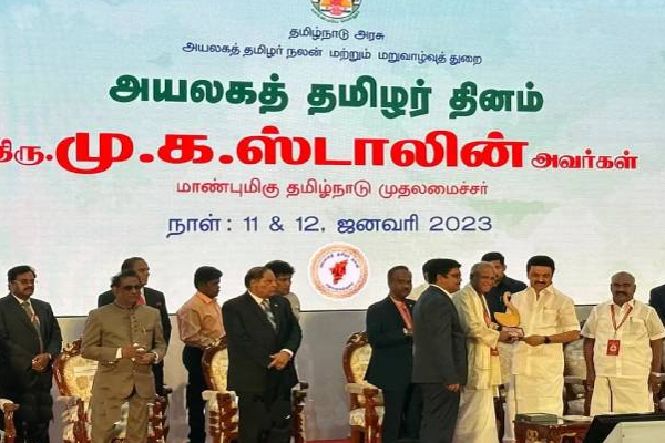 மு.க ஸ்டாலினுக்கு இலங்கை முக்கியஸ்தர் வழங்கிய பரிசு! | M A Sumanthiran Gave A Gift To M K Stalin Chennai