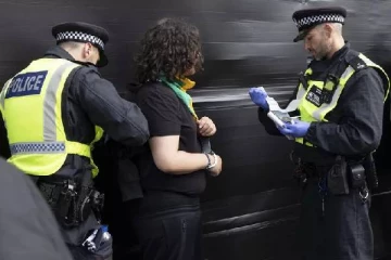 லண்டன் நாட்டிங் ஹில் கார்னிவல் அசம்பாவிதம்... ஆபத்தான நிலையில் மூவர்