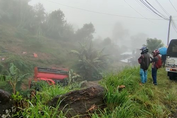 80 அடி பள்ளத்தில் விழுந்த எரிபொருள் தாங்கி ஊர்தி | A Fuel Tanker Fell Into An 80 Foot Ditch