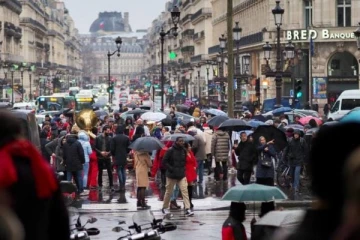 வாய்ப்பே இல்லை... போராட்டங்களுக்கு அசைந்துகொடுக்காத பிரான்ஸ் பிரதமர்