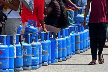 நுவரெலியாவில் சமையல் எரிவாயு தட்டுப்பாடு; மீண்டும் தொடங்கிய வரிசை