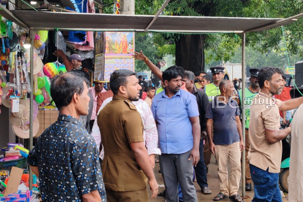 சூடு பிடித்துள்ள பண்டிகைக்கால வியாபாரம் | Christmas Shopping Celebration In Manner சூடு பிடித்துள்ள பண்டிகைக்கால வியாபாரம் | Christmas Shopping Celebration In Manner