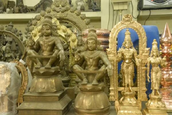 யாழில் அதிகாலை நடந்த மர்ம கொள்ளை ; 20 இலட்சம் ரூபா பெறுமதியான தெய்வச் சிலைகள் திருட்டு | Idols Worth Rs 2 Million Stolen In Jaffna