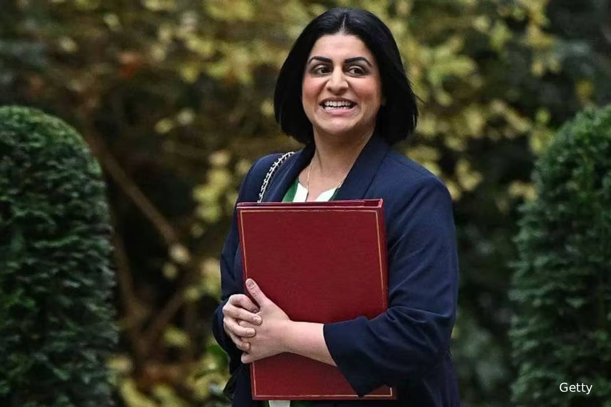 பிரித்தானியாவின் புதிய புலம்பெயர்தல் கட்டுப்பாடுகள்: முடிவு எடுக்க திணறும் அரசு | Uk Govt Struggling In Immigration Reforms