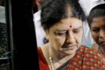 அரசியலில் இருந்து விலகுவதாக அறிக்கையொன்றை வெளியிட்ட சசிகலா!