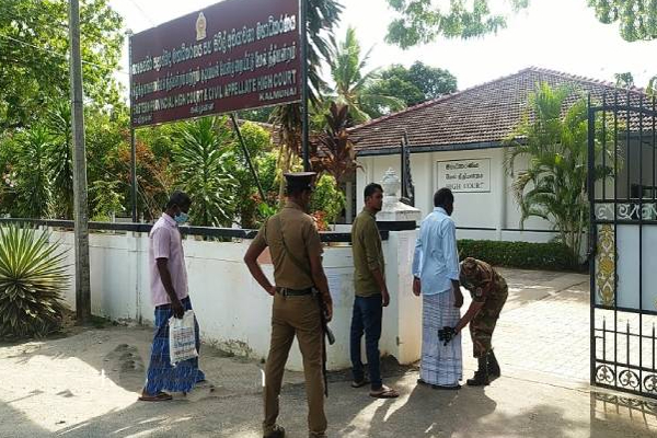 அம்பாறையில் இடம்பெறவிருந்த அதிர்ச்சி சம்பவம்: பொலிஸாரிடம் வசமாக சிக்கிய நபர் | Police Arrested A Person Tried To Kidnap Students