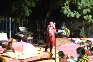 හිත් පිත් නැතිව අලුත උපන් නිවුන් දරුවන් සමග පාරට ඇද දැමූ සිව්දරු මව..(VIDEO)