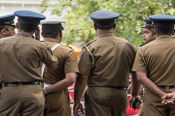 கல்லூண்டாய் பகுதியில் இடம்பெற்ற விபத்தில் சிறுமி உட்பட இருவர் படுகாயம்! | Girl And 2 Others Were Injured கல்லூண்டாய் பகுதியில் இடம்பெற்ற விபத்தில் சிறுமி உட்பட இருவர் படுகாயம்! | Girl And 2 Others Were Injured