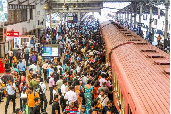 கொழும்பில் பதற்ற நிலை | Tense Situation At Fort Railway Station