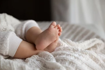 இலங்கையில் பதறவைத்த சம்பவம்; மதுபான சாலை அருகே மீட்கப்பட்ட சிசுவின் சடலம்