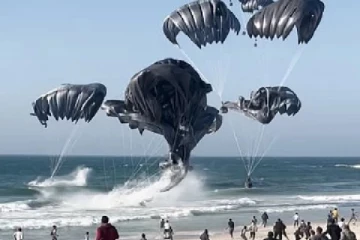 உணவு எடுக்கச் சென்று கடலில் மூழ்கி உயிரிழந்த காசா மக்கள்