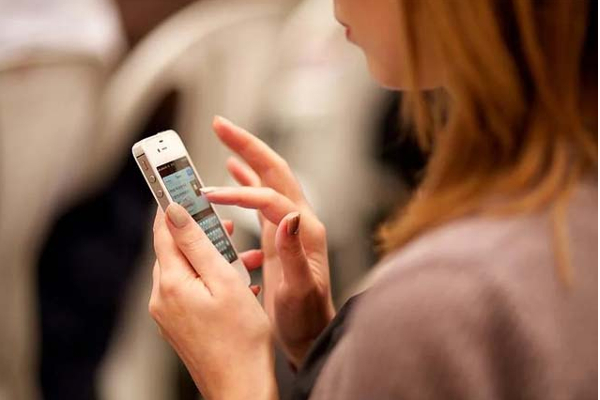 இந்த நேரத்தில் மொபைல் போனை பயன்படுத்தாதீங்க! பாரிய பிரச்சினை ஏற்படுமாம் | Mobile Phone Avoid This Time Danger In Tamil