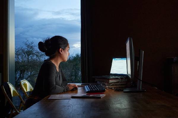 20 வயதுக்கு உட்பட்ட இளம் பெண்களை வன்முறைச் செயல்களுக்கு தூண்டும் ஒன்லைன் குற்றக் குழுக்கள் | Australian Girls Hunted Online Crime Gangs 20 வயதுக்கு உட்பட்ட இளம் பெண்களை வன்முறைச் செயல்களுக்கு தூண்டும் ஒன்லைன் குற்றக் குழுக்கள் | Australian Girls Hunted Online Crime Gangs