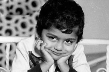 இந்த புகைப்படத்தில் இருக்கும் முன்னணி ஹீரோ யார் தெரியுமா!! அட இவரா