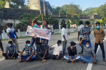 ஏ9 வீதியை முடக்கி ஆரம்பிக்கப்பட்டது போராட்டம்! (VIDEO)