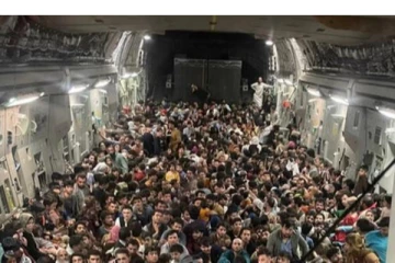 தாலிபான்களிடம் இருந்து தப்பிக்க விமானத்தில் குவிந்த ஏராளமான மக்கள்! எங்கு இறக்கப்பட்டனர்? வெளியான புகைப்படம்