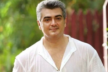 பிரபலத்தின் வீட்டிற்கு திடீர் விசிட் அடித்துள்ள அஜித்- யாருடன் பாருங்க, இதுவரை பார்க்காத புகைப்படம்