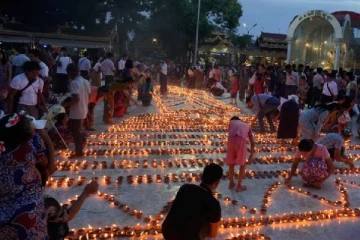 திருவிழா கூட்டத்தில் கொடூரத் தாக்குதல் - குழந்தைகள் உட்பட 40 பேர் பலி!