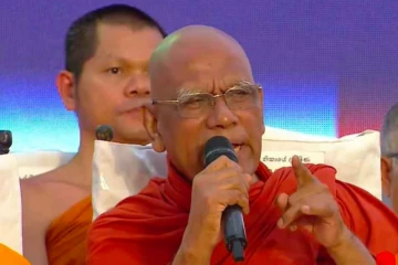ධර්මය විකෘති කරන පිරිසක් සිවුරු පොරවාගෙන ඉන්නවා ලොකු විනාශය අත්විඳීමට සිදුවේවි - ඕමල්පේ සෝභිත හිමි