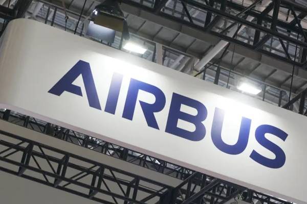 பறப்பதற்கு பாதுகாப்பற்ற 6,000 விமானங்கள்... ஸ்தம்பிக்கும் பிரித்தானிய விமான நிலையங்கள் | 6000 Planes Found Unsafe To Fly