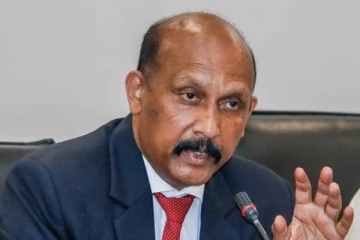ஆளும் கட்சியின் கூட்டத்தில் பங்கேற்றிய பாதுகாப்பு செயலாளர்!