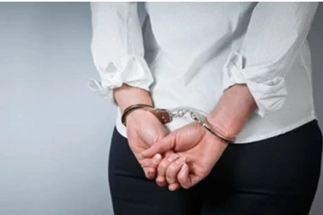 தமிழர் பகுதி ஒன்றில் 20 கிலோ கஞ்சாவுடன் பெண்ணொருவர் கைது