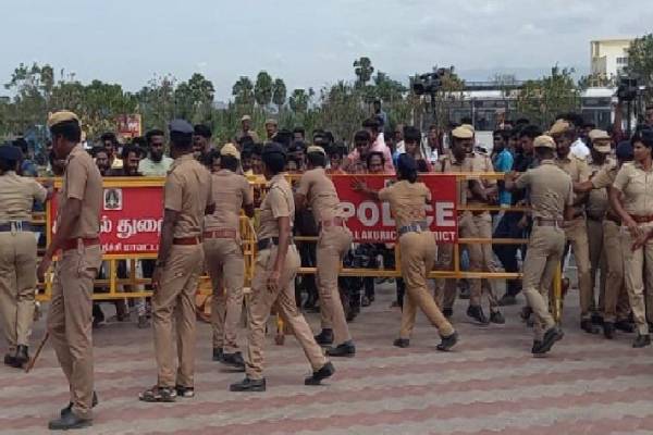 கள்ளக்குறிச்சியில் உயிரிழந்த மாணவியின் பெற்றோருக்கு நெஞ்சுவலி - தமிழ்நாடு