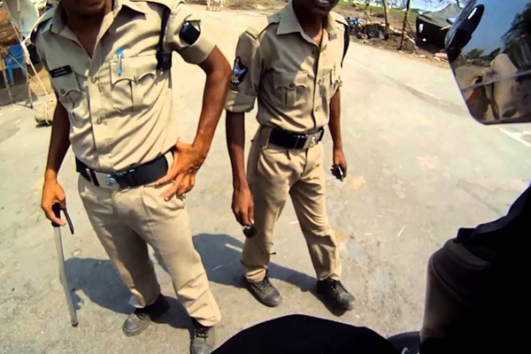 ஆசிரியையின் மீது கூலி தொழிலாளியான கணவனின் வெறிச்செயல் | Cruelty Inflicted On Wife By Husband