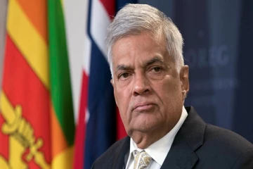 வெளிநாட்டு பயணங்களை தவிர்க்குமாறு அமைச்சர்களுக்கு அதிபர் ரணில் பணிப்புரை