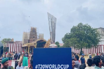 நல்லூர் ஆலயத்திற்குள் உலகக் கிண்ணத்தை கொண்டு சென்றவர்களின் நடவடிக்கையால் குழப்பநிலை