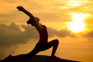 சூரிய நமஸ்காரத்தில் இருக்கும் 12 படிகள்: சரியான முறையில் செய்வது எப்படி?