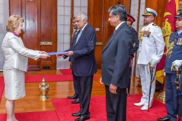 ஜனாதிபதி ரணிலிடம் நற்சான்றிதழ்களை கையளித்த 4 புதிய தூதரகத் தலைவர்கள்!