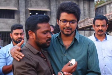 வித்தியாசமான கெட்டப்பில் தளபதி விஜய், மாஸ்டர் படத்திலிருந்து வெளியான நாம் பலரும் பார்த்திராத புகைப்படம்.