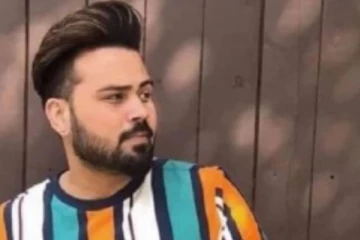 பிரபல இளம் பாடகர் கார் விபத்தில் மரணம்